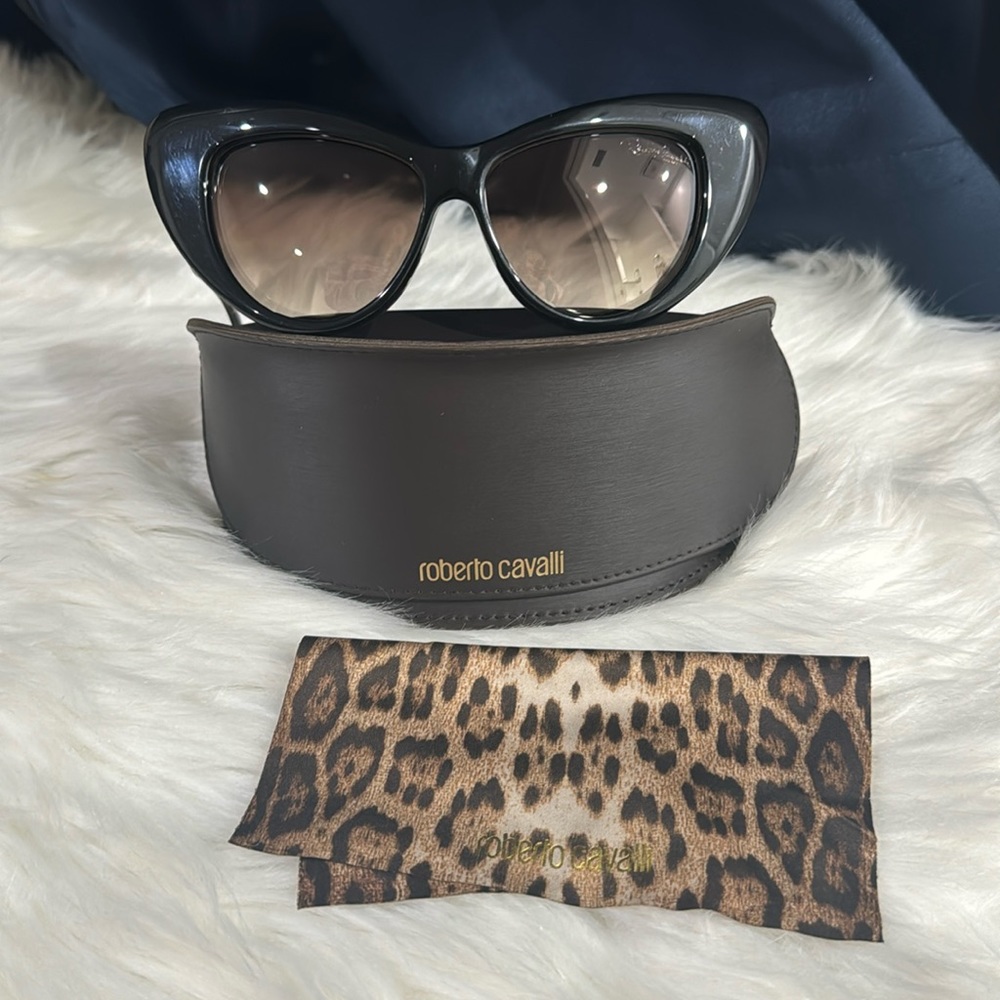 🖤ROBERTO CAVALLI
Lohifushi 737S Cat-Eye Sunglasses